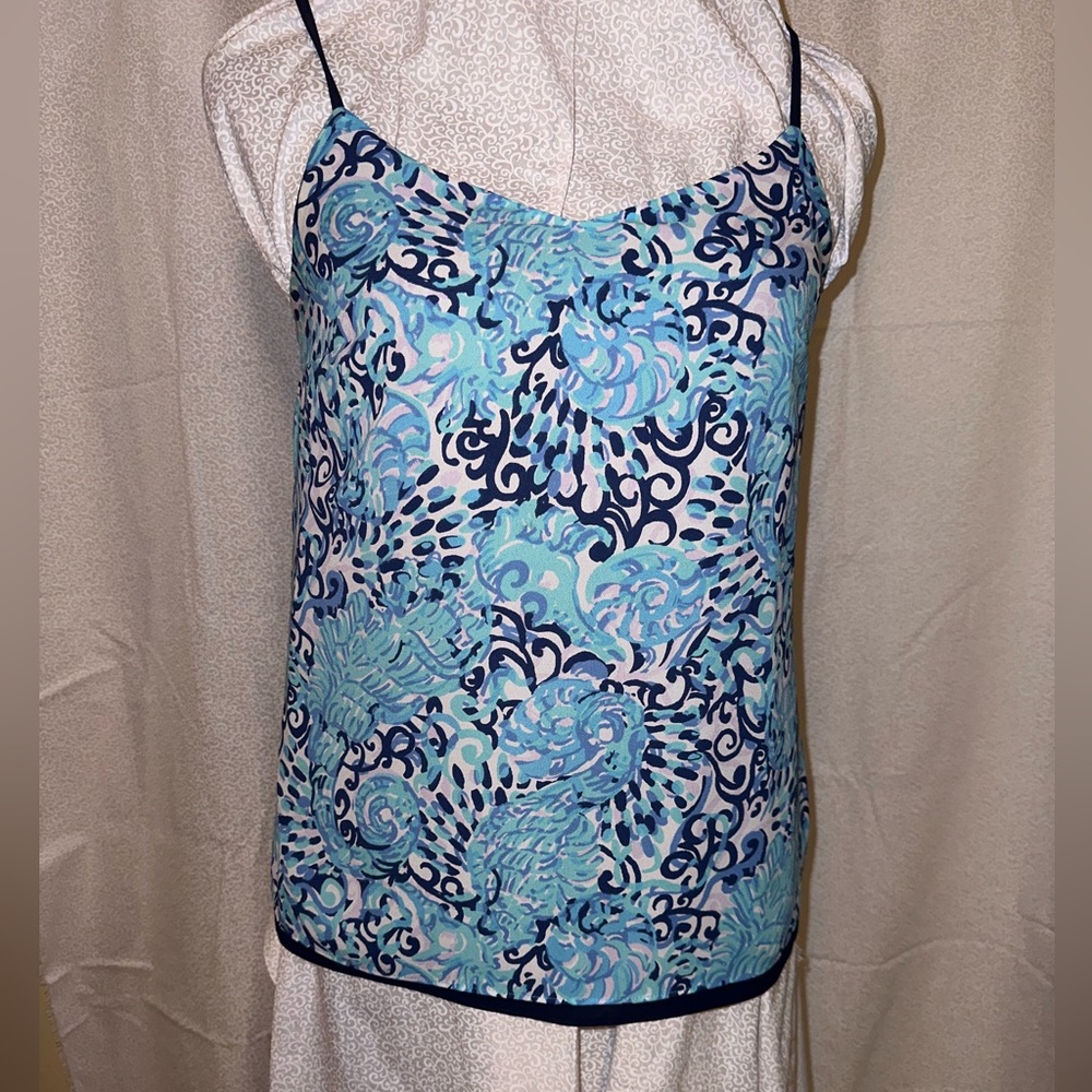 Reversible top